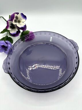 Pyrex Fluted Amethyst Glass Pie Plate. 9.5”” #229.